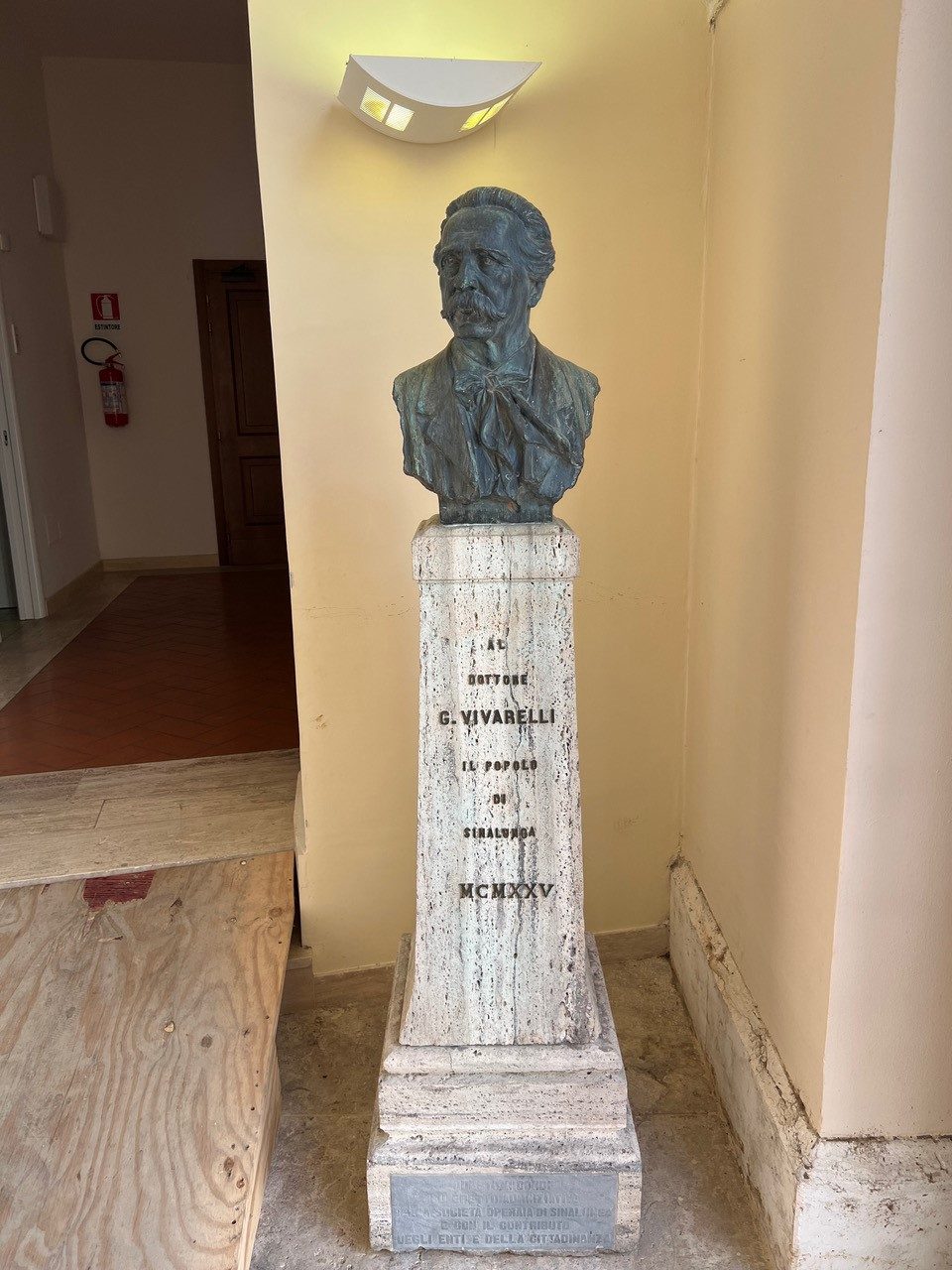 Giuseppe Vivarelli's bust, old Hospital Santa Maria delle Nevi, Sinalunga by Ludovico Carbone - 01 (1).jpg